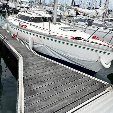 Bateau Jeanneau Fantasia 8m A Louer