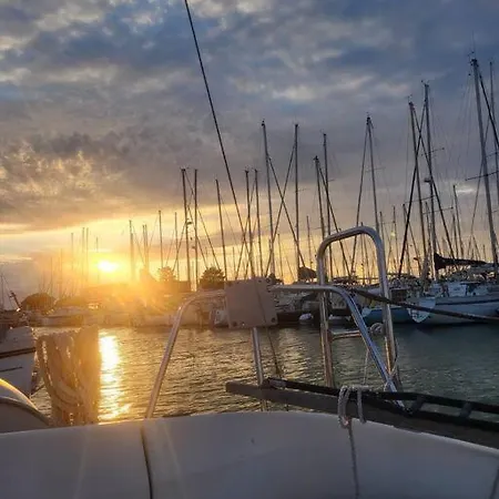 Bateau Jeanneau Fantasia 8m à Louer Botel La Rochelle (Charente-Maritime)