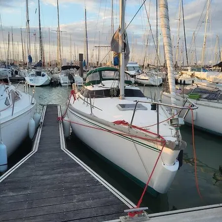 보트호텔 Bateau Jeanneau Fantasia 8m A Louer