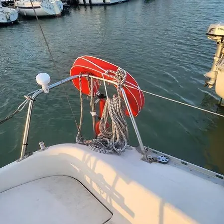 보트호텔 Bateau Jeanneau Fantasia 8m A Louer *