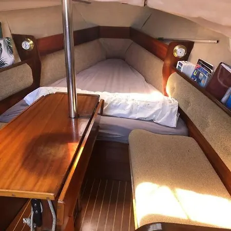 Bateau Jeanneau Fantasia 8m à Louer Botel La Rochelle (Charente-Maritime)