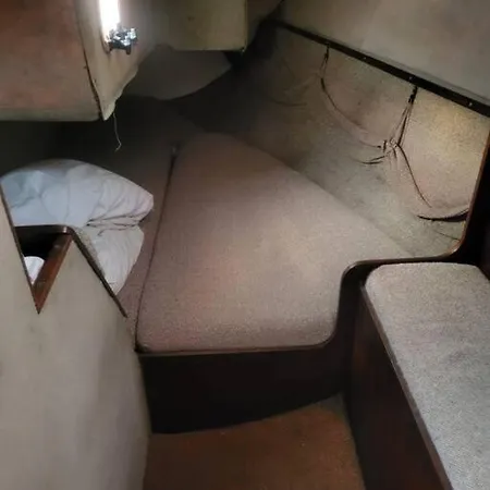 Botel Bateau Jeanneau Fantasia 8m à Louer La Rochelle (Charente-Maritime)